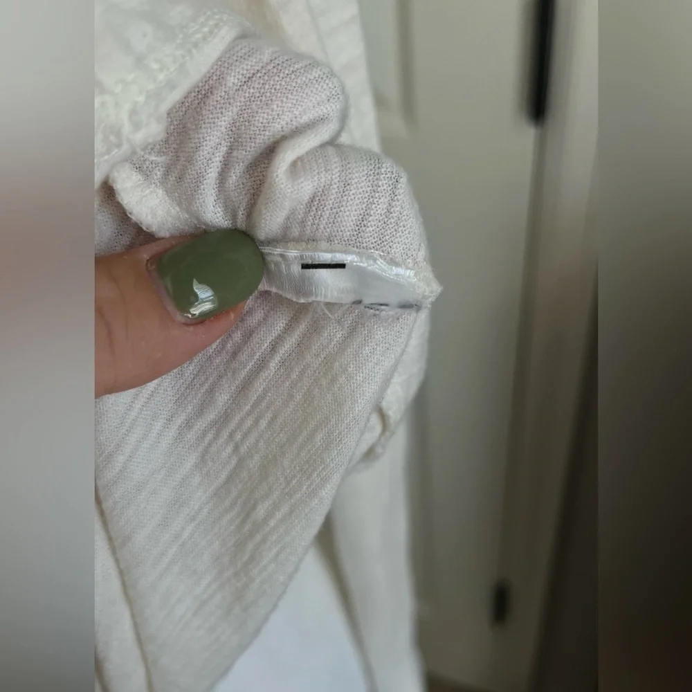 Gap white top, Size S - Picture 4 of 5